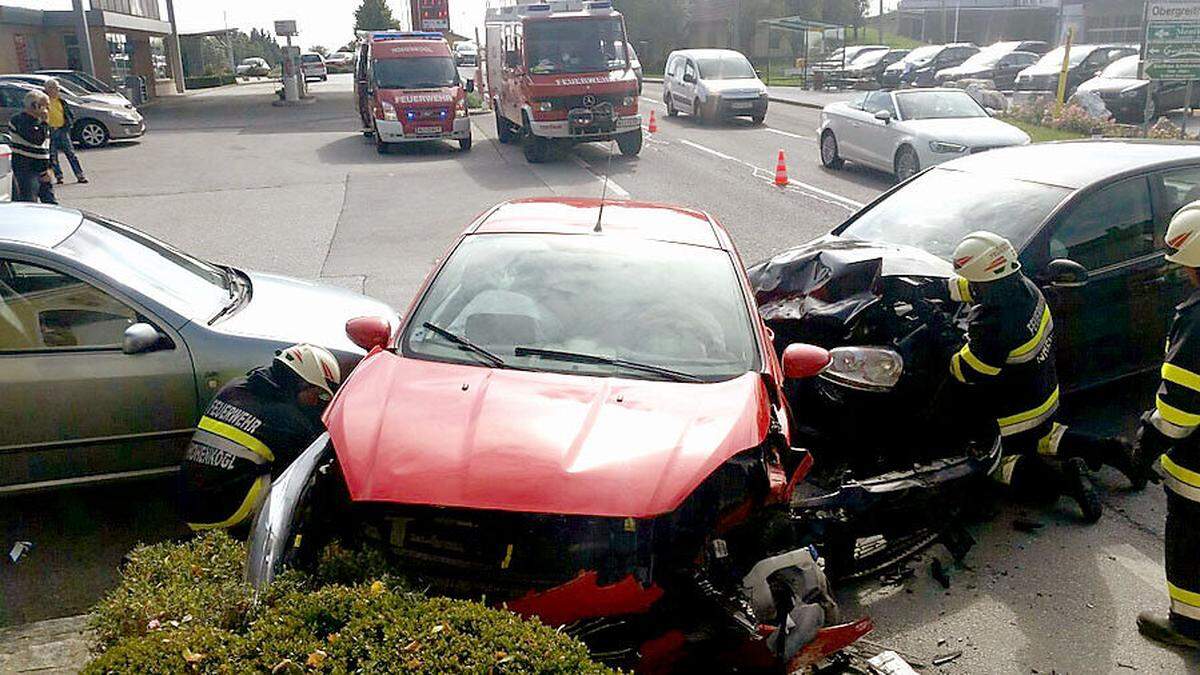 Drei Fahrzeuge kollidierten an der B72 in Untergreith