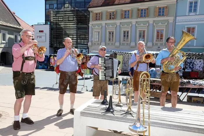 Für die musikalische Umrahmung und Stimmung sorgten die „Klagenfurter Postillion“ mit Alfred „Alfi“ Schmied (Akkordeon), Siegfried „Sigi“ Staubmann (Posaune), Werner Schrittliser (1. Trompete & Flügelhorn), Kapellmeister Georg Guggenberger (Tuba), Willi Guggenberger (2. Trompete & Flügelhorn).