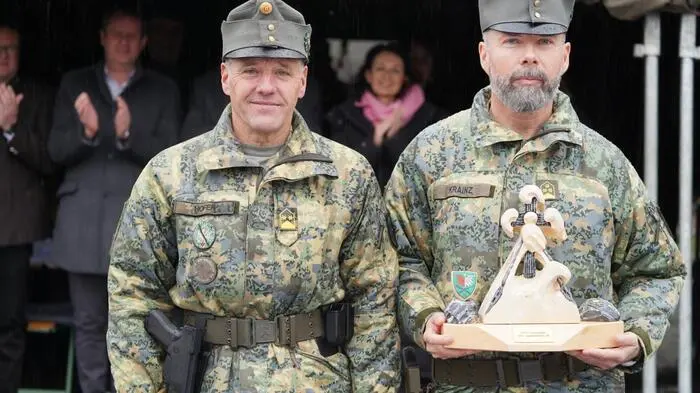 Udo Hofer und Hannes Krainz bei der feierlichen Kommandoübergabe