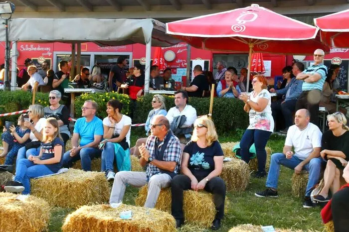 Auf Einladung der Marktgemeinde Gamlitz und der beiden Musiker Luis Kaschowitz und Marc Andrae fand am Fronleichnamstag bei prächtigem Wetter die erste der für heuer vier geplanten Veranstaltungen in Europas größten Motorikpark in Gamlitz statt.
