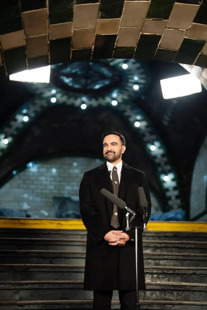 Mayor-elect Zohran Mamdani smiles after being sworn into office during a private ceremony in the Old City Hall subway stop in New York City on Thursday, January 1, 2026. The Uganda-born Mamdani, a 34-year-old former state lawmaker, will become New York City s first Muslim mayor. Pool PUBLICATIONxNOTxINxUSA NYP20260101826 AmirxHamja