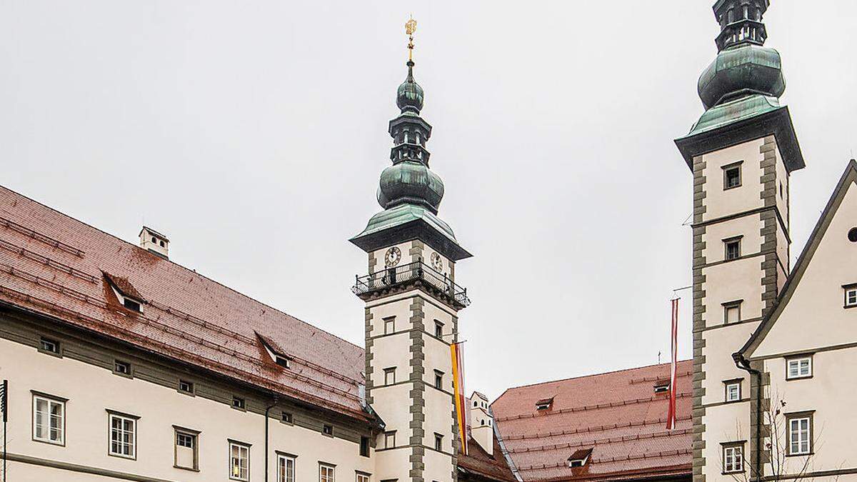 Im Klagenfurter Landhaus geben alle vier Landtagsparteien eine gemeinsame Pressekonferenz. 