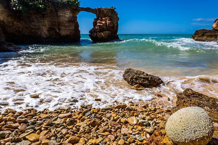 Cabo Rojo. An der südwestlichen, karibischen Küste der Insel Puerto Rico liegt Cabo Rojo, das im Vergleich zur geschäftigen Hauptstadt San Juan ein paar Gänge zurückschaltet. Die Entspannung setzt sich an den Stränden Boquerón, El Combate, Joyuda, Punta Arenas und Punta Real nahtlos fort.