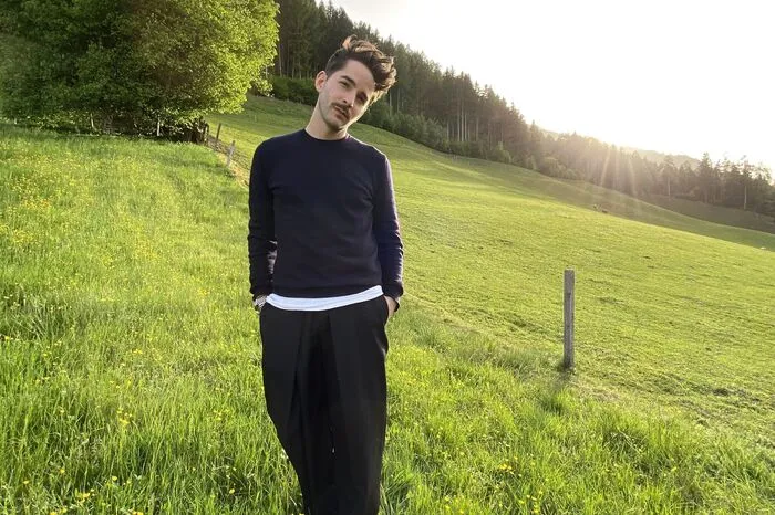 Wernitznigs Jugendfreundin Josephine Gassser, Tochter der Wirtsfamilie, die den Kleinsasserhof betreibt, ist Fotografin. Die beiden trafen sich zum Fotoshooting.