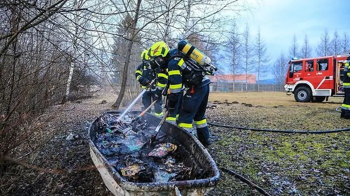Das Boot war voll gefüllt mit Werbeprospekten