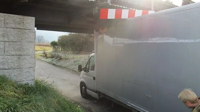 Die Brücke wurde ebenfalls beschädigt