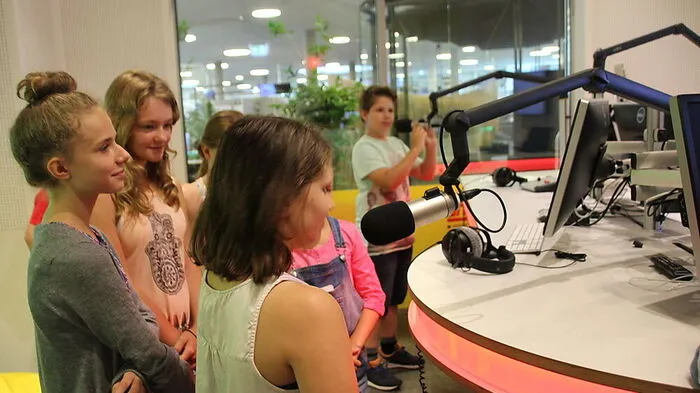 Spannend: Journalistische Arbeit in Redaktion und Studio