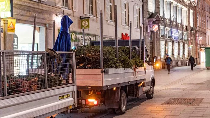 Am 22. November starten die Grazer Adventmärkte, damit dann in der Stadt auch alles leuchtet, glitzert und glänzt, wird jetzt die Weihnachtsbeleuchtung finalisiert.
