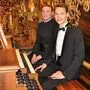 Initiator Elias Kraxner mit Organist Lukas Hasler