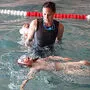 Das Rückenschwimmen (der sogenannte Seestern) ist die wichtigste Übung: Sie kann überlebensnotwendig sein