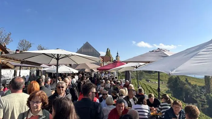Bei Kaiserwetter lud der Kulturverein von Kitzeck im Sausal am Sonntag zum großen Herbstfest. Wetterbedingt musste die Veranstaltung, welche im Rahmen des Kitzecker Herbstes stattfand, zweimal verschoben werden.