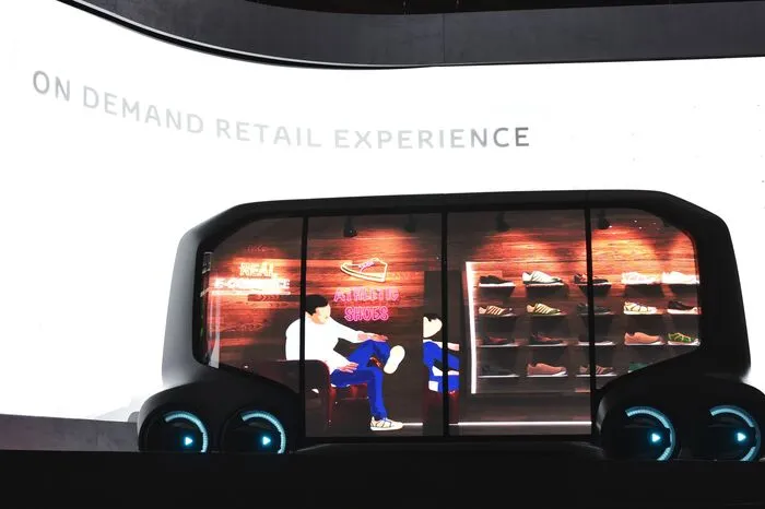 Die Technologie zum autonomen Fahren im E-Palette kann von Toyota kommen - oder von anderen Anbietern. "Es ist mein Ziel, Toyota von einem Autobauer in einen Mobilitätsanbieter zu verwandeln", sagte Firmenchef Akio Toyoda.