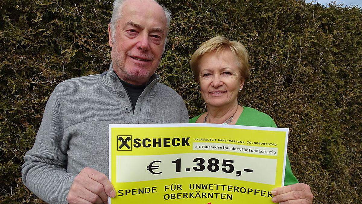 Jubilar Hans Martin Melcher und Gattin Franziska freuen sich über die Spenden für Hochwasseropfer