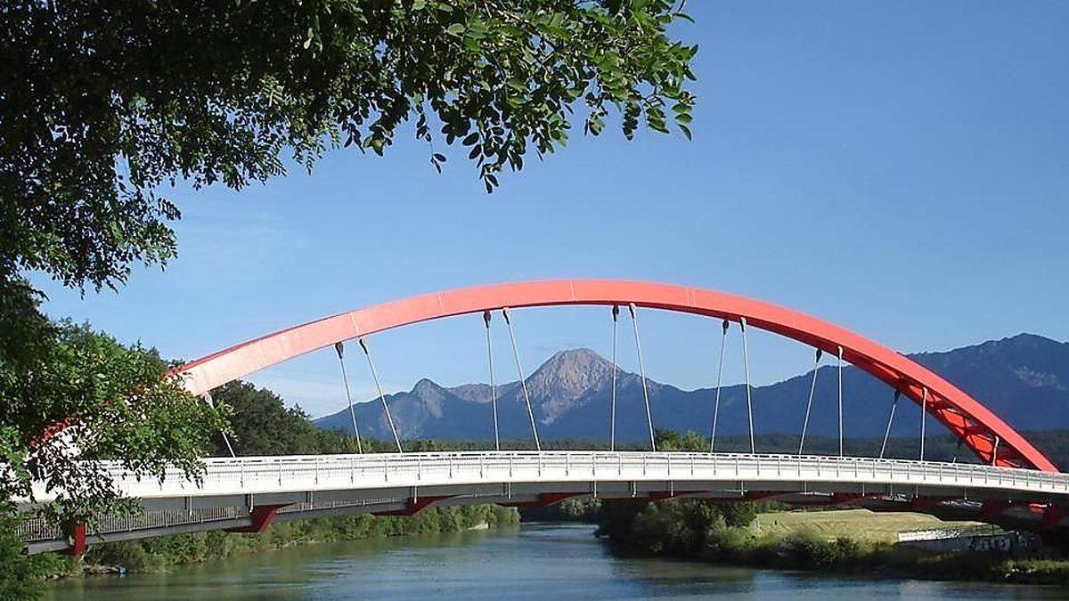 Die Friedensbrücke in Villach