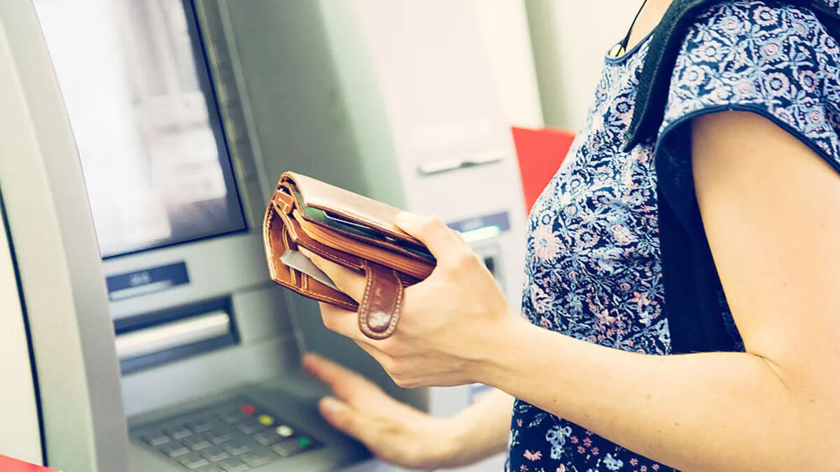 Neben hohen Spesen können sich auch die Schwankungen des Wechselkurses nachteilig auf den letztlich abgebuchten Betrag auswirken. 