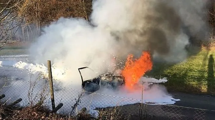 Der Pkw brannte vollständig aus