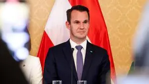 Bildungslandesrat Stefan Hermann reagiert auf die Kritik: Es gelte weiterhin ein Rechtsanspruch auf einen Schulplatz für jedes Kind