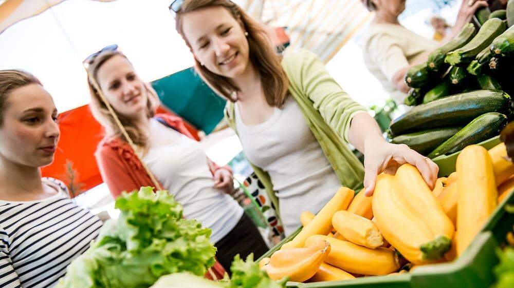 Der Griff zu gesunden Lebensmitteln steigert das allgemeine Wohlbefinden. Auch das wird am Bachelorstudiengang „Nachhaltiges Lebensmittelmanagement“ der FH JOANNEUM gelehrt