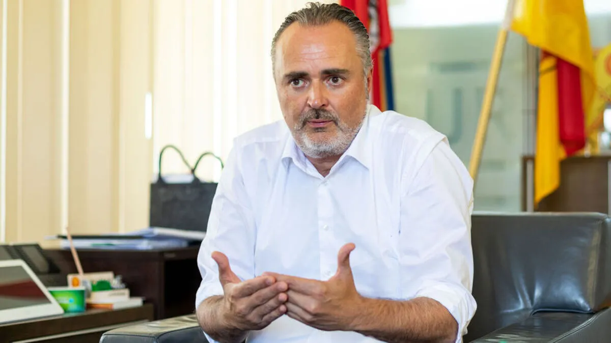 Burgenlands Landeshauptmann Doskozil im Büro in Eisenstadt