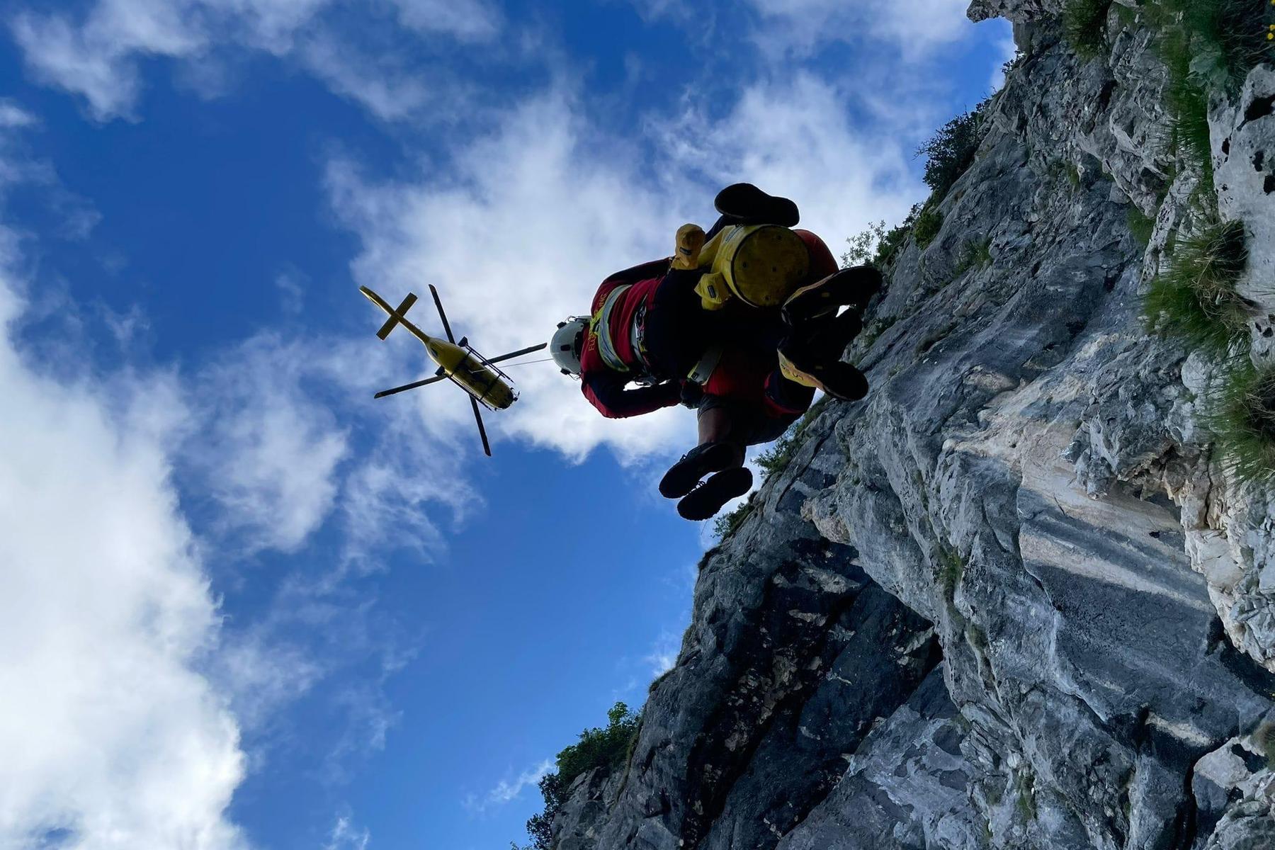 Gesäuse: Akute Steinschlaggefahr: Wanderer mit Hubschrauber vom Berg geholt