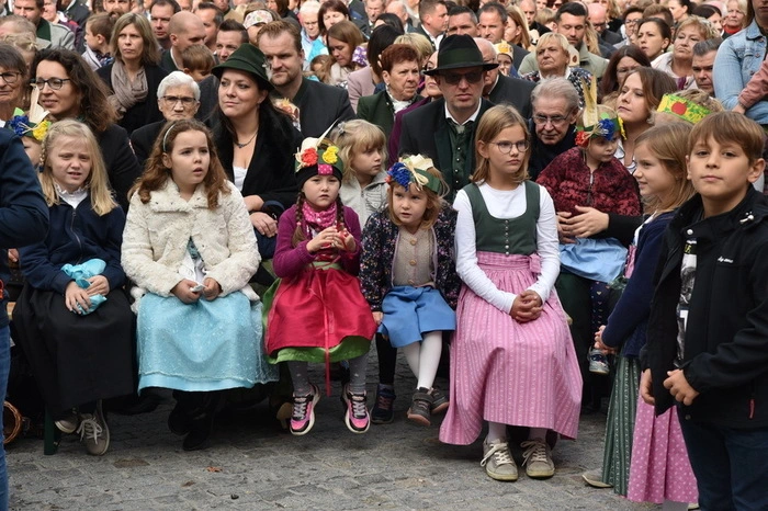 Mitgestaltet wurde der Festgottesdienst von den Schülern der Volksschulen der Pfarre Hartberg mit ihren Religionslehrerinnen.  