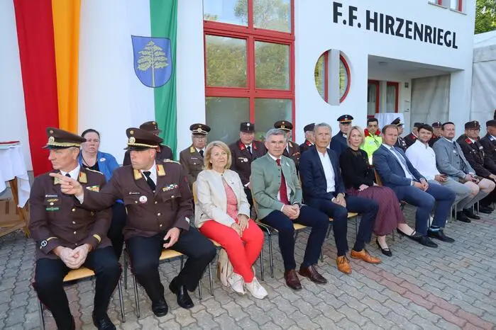 Zahlreiche Ehrengäste nahmen beim Festakt Platz.