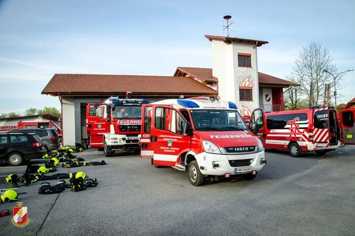 Im Anschluss musste im Rüsthaus die gesamte Ausrüstung samt Uniformen desinfiziert werden.