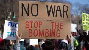 Antikriegsaktivisten demonstrieren in Washington gegen die Angriffe der USA und Israels auf den Iran