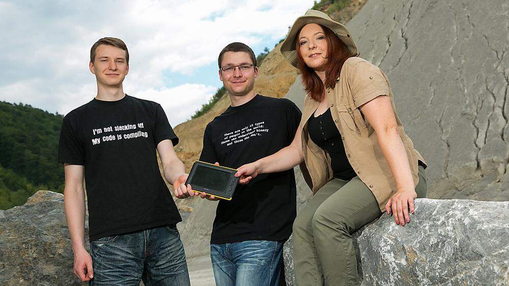 Archäologin mit Softwareentwicklern: das Start-up "Inari Software"
