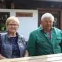 Apollonia und Josef Kelz vor ihrer Mostschank in Harl in Puch bei Weiz
