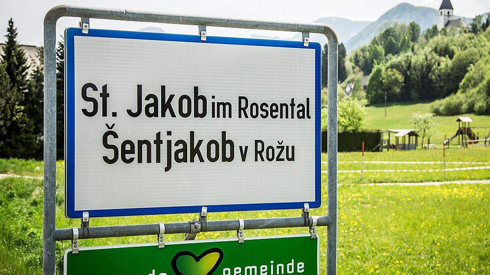 Elf Ortstafeln in der Gemeinde St. Jakob sind zweisprachig, nun debattiert man über Straßennamen