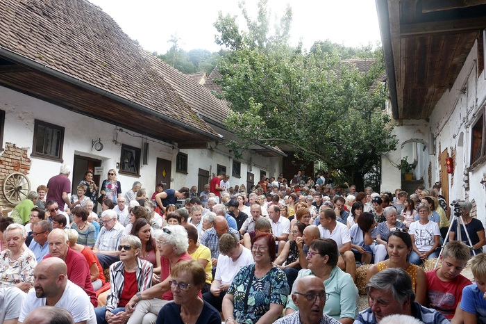 Traditionsgemäß wird immer unter freiem Sternenhimmel...