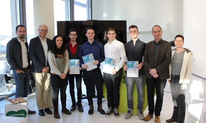 Die Jury mit dem Siegerteam: Michael Branz, Daniel Huss, Frederik Mann und Florian Zeiler