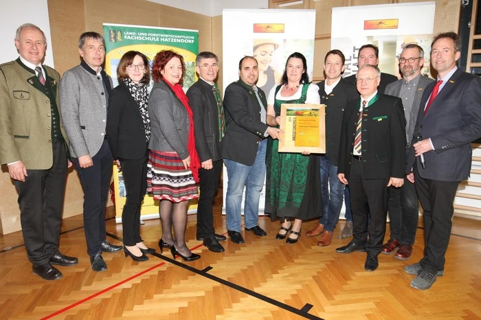  Judit und Karl Kaindl vom Bienenhof Kaindl in Sinabelkirchen (Bezirk Weiz) bekamen den Sonderpreis "Produktpreis" für ihr Ketchup mit Honig.