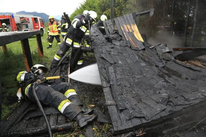 Ein Übergreifen der Flammen konnte verhindert werden.