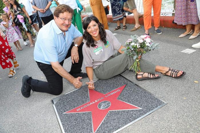 Magdalena Lobnig mit Bürgermeister Thomas Krainz