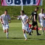 Valentino Müller (Mitte) jubelt über sein Tor
