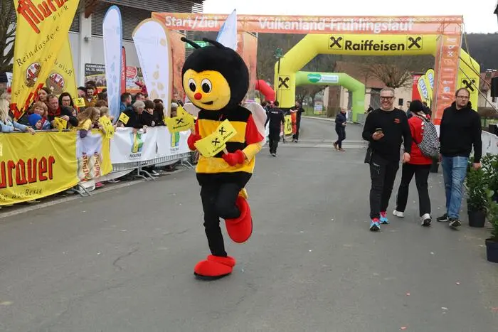 Bei sensationeller Stimmung begannen die Bewerbe mit dem Maskottchenlauf, gefolgt von den Kindern und der Jugend sowie den Nordic-Walkern.