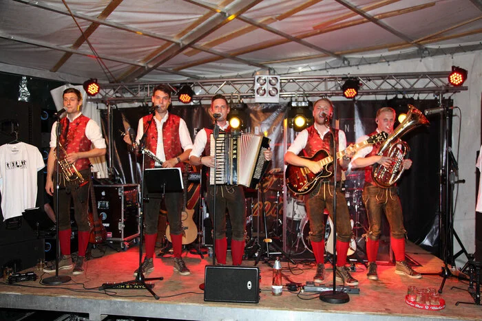 Musikalisch sorgten „Die jungen fidelen Lavanttaler“ mit Gabriel Urach, Stefan Urach, Matthias Sadnek, Rene Matschek und Markus Loibnegger für Stimmung.