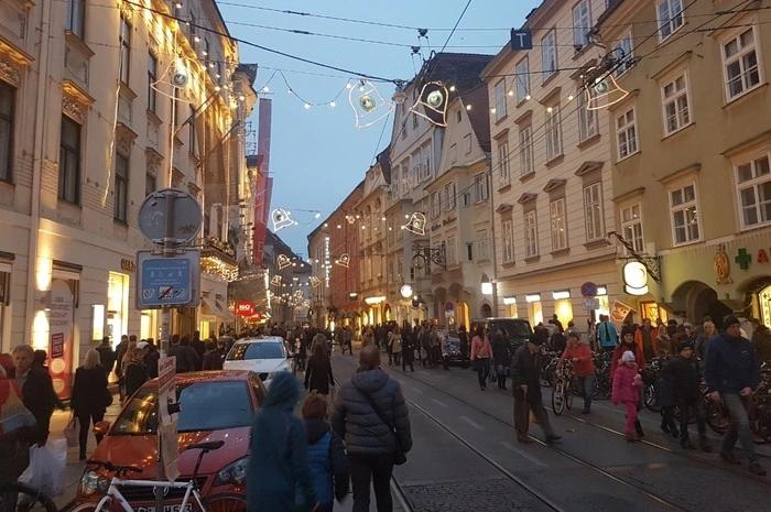 . . . die Sackstraße und unter vielen anderen auch. . .