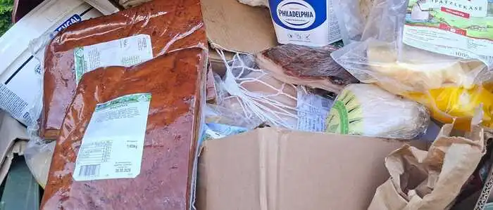 Das fanden Anrainer vor, als sie ihre Altpapierrecyclingtonne öffneten
