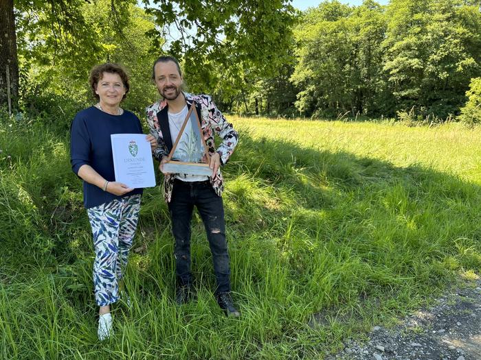 Mario Gutmann bekam für seine wichtige Verbindungswiese in Feldbach den Preis