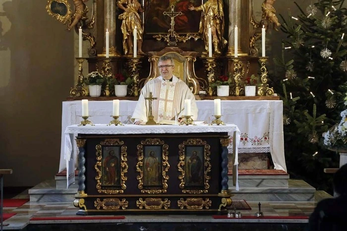 Die heilige Messe wurde mit Hauptpfarrer Bugoslaw Swiderski aus Riegersburg...  