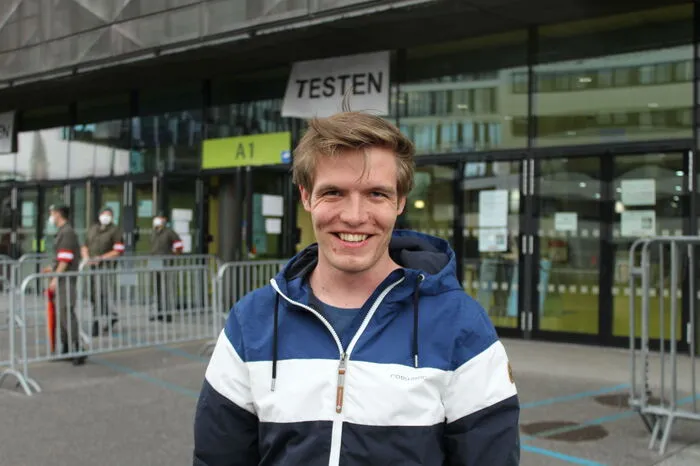 Johannes Hufnagl (25) aus Graz: Ich habe morgen auf der Uni Labor, deswegen brauche ich den Test. Ich muss mich noch darauf einstellen, dass alles aufmacht, aber ich find es gut, dass die Teststraßen so lange offen haben.