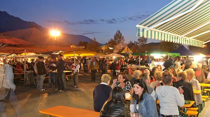 Beliebter Treffpunkt: der Faaker Bauernmarkt