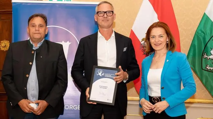 Abteilungsleiter Erwin Wurzinger und Geschäftsführer Harald Wenzl (beide Stadtwerke Voitsberg) und Landesrätin Simone Schmiedtbauer