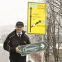 "Wir sind trotz Sanierung sehr gut erreichbar", betont Fruhmann. Hinten die verwirrende Tafel.