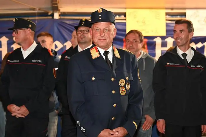 Monai erzählt: „Es haben 21 Bewerbsgruppen am Leistungsbewerb teilgenommen. Das stärkt den Zusammenhalt innerhalb der Feuerwehrgruppen. Außerdem entstehen unter den Wettkampfgruppen Freundschaften, und es freut mich besonders, dass immer mehr Frauen daran teilnehmen. Ein Dank gilt auch der Bevölkerung, die hinter uns steht – gemeinsam können wir auch schwierige Zeiten schaffen.“