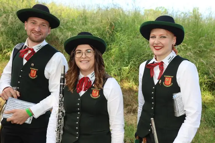 Klicken Sie sich durch die besten Fotos des Bezirksmusikertreffens in der Weinlandhalle Frutten-St. Anna!