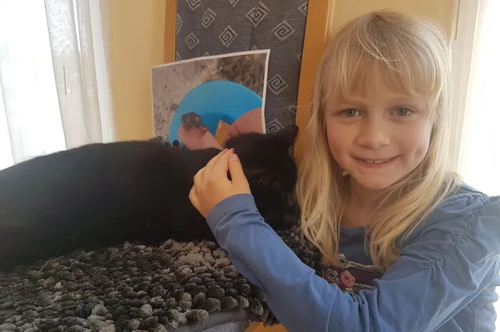 Rebecca Troup (8 Jahre alt) aus Deutschland ist sehr traurig, dass sie heuer zum ersten Mal Ostern nicht gemeinsam mit Oma und Opa in der Steiermark feiern kann. Deshalb schickt sie diese Grüße nach Ligist.